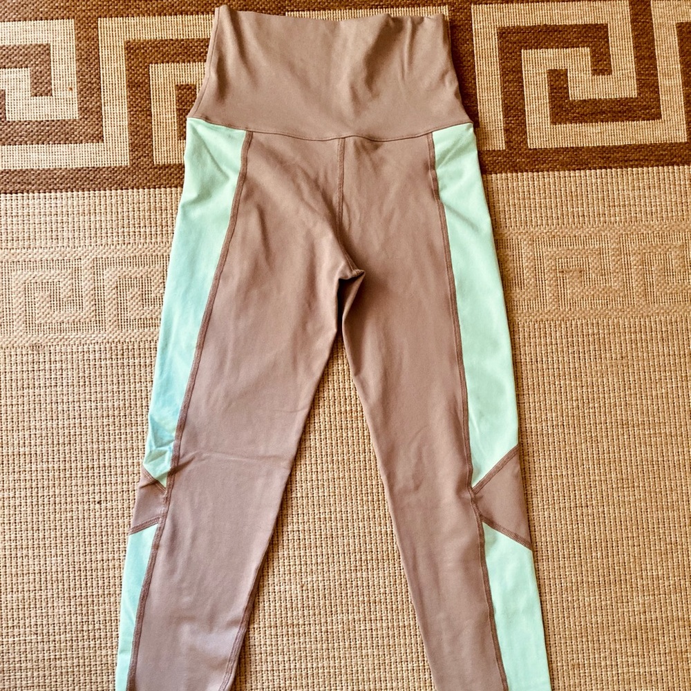 Love the Process Geometric two-tone leggings